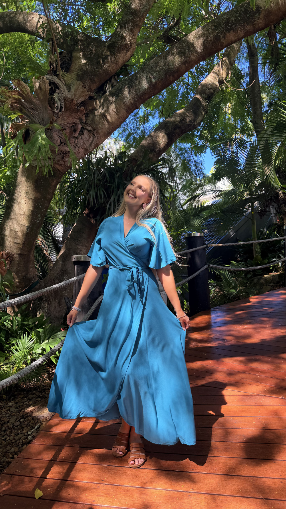 green emerald velvet dress Jojo Palazzo Pants : Palm Beach Pink + Green Linen – Julie Harrah main image 1